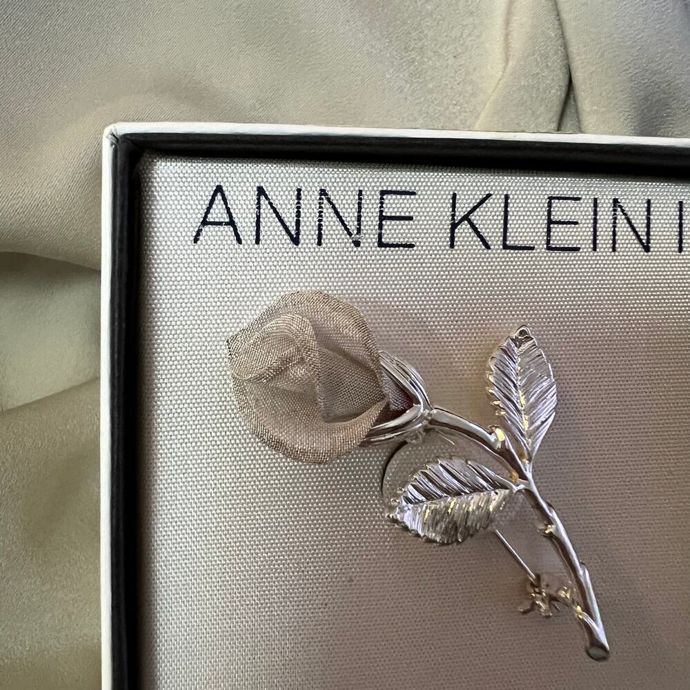 Vintage 80s NEW in Box Anne Klein II Silver Tone Dainty Mesh Rose Brooch Jewelry - Picture 3 of 9